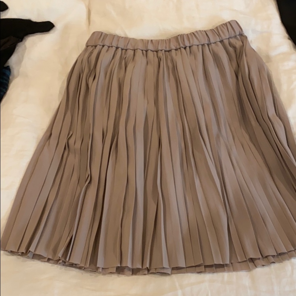Pleat skirt brand new
